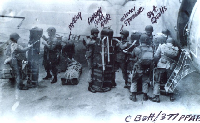 Pfc Joseph P. Hann (KIA Normandy), Cpl. Oliver Sprouse, and Sgt Johnnie C. Qualls,.jpg (110.15 KiB) Przeglądane 13287 razy Pfc Joseph P. Hann (KIA Normandy), Cpl. Oliver Sprouse, and Sgt Johnnie C. Qualls,.jpg